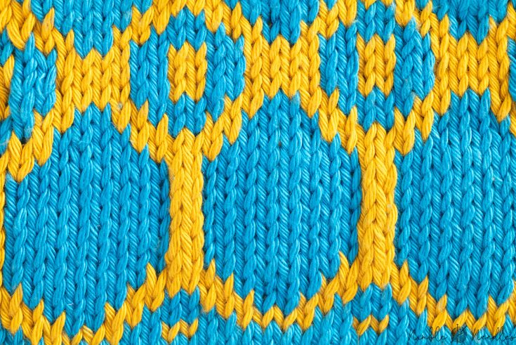 a swatch knitted with ladder back jacquard from the front