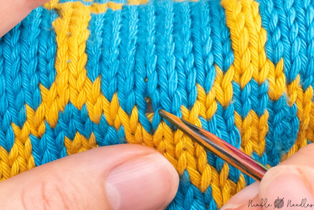 the eyelet a KRL leaves at the start of the jacquard ladder