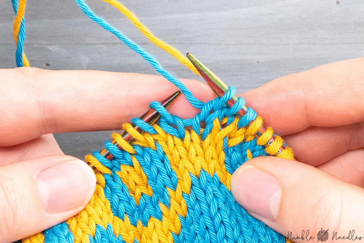 stopping in the center where the jacquard ladder needs to be placed