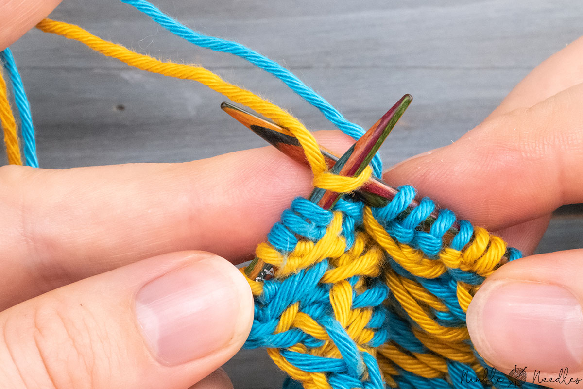 knitting into the jacquard ladder stitch using the float color