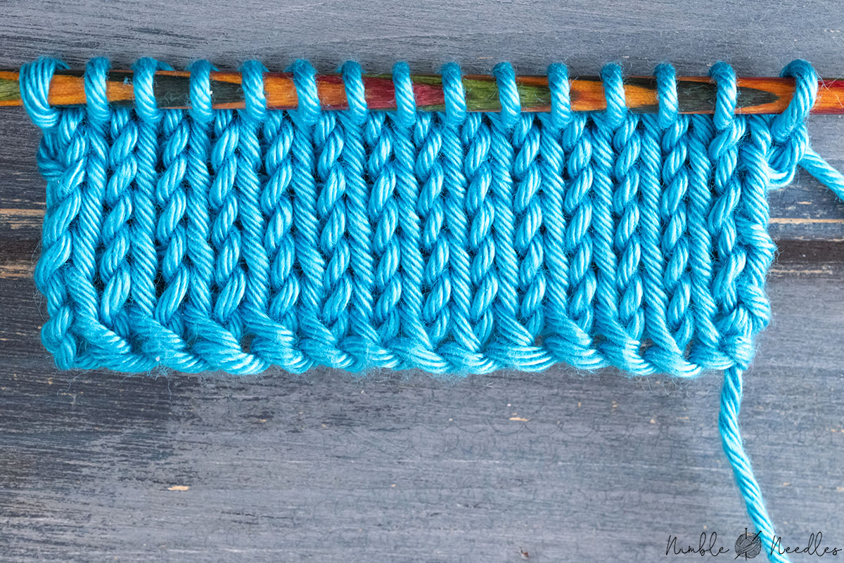 close-up o a swatch with the double twist cast-on